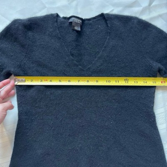 Ann Taylor 100% Cashmere V-Neck Sweater Size large Black Luxury Knit fits Small - Picture 2 of 8